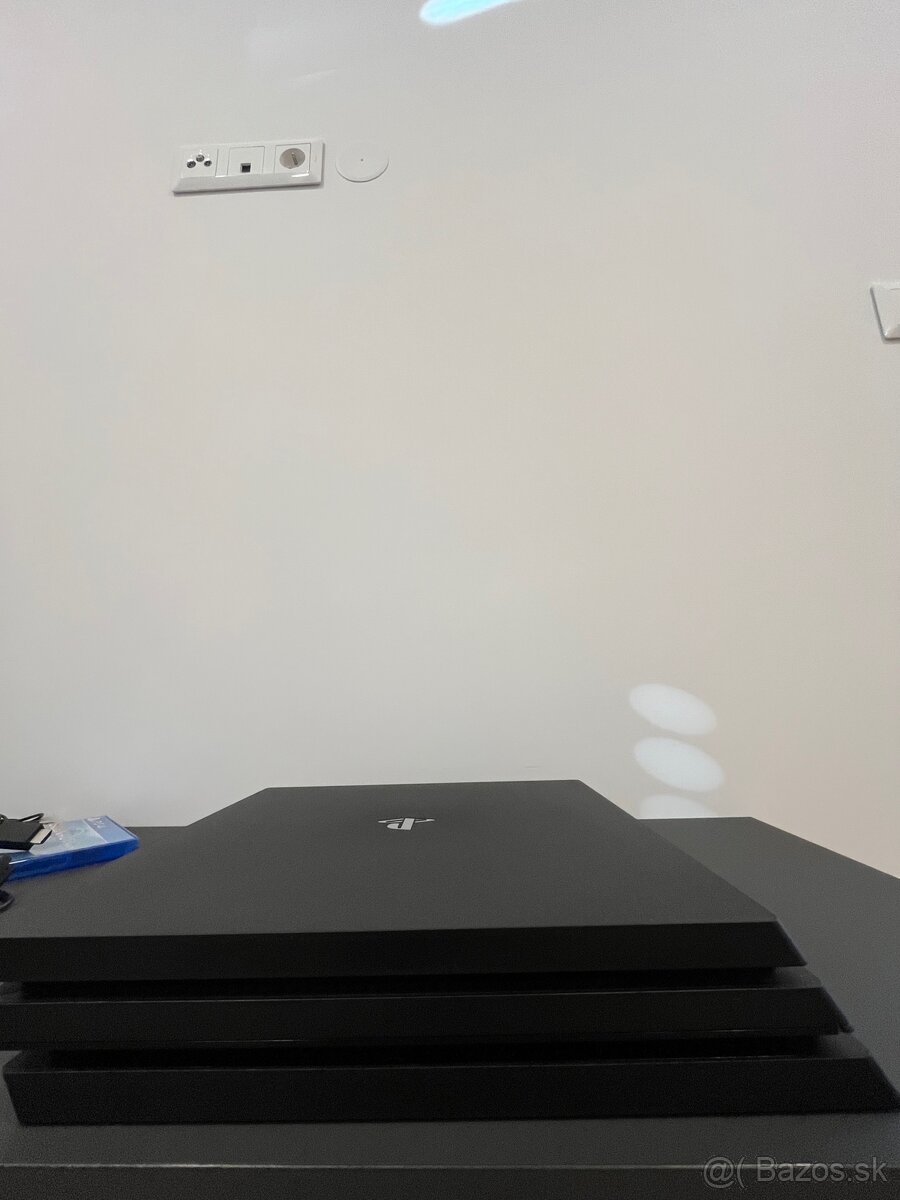Playstation 4 Pro - 8