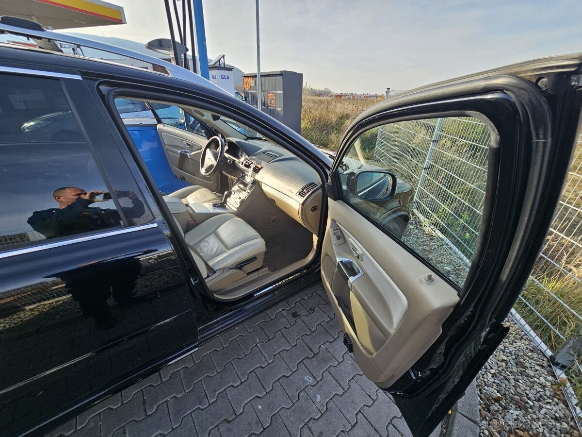 VOLVO XC90 D5 7 miestne 8/2014 - 8