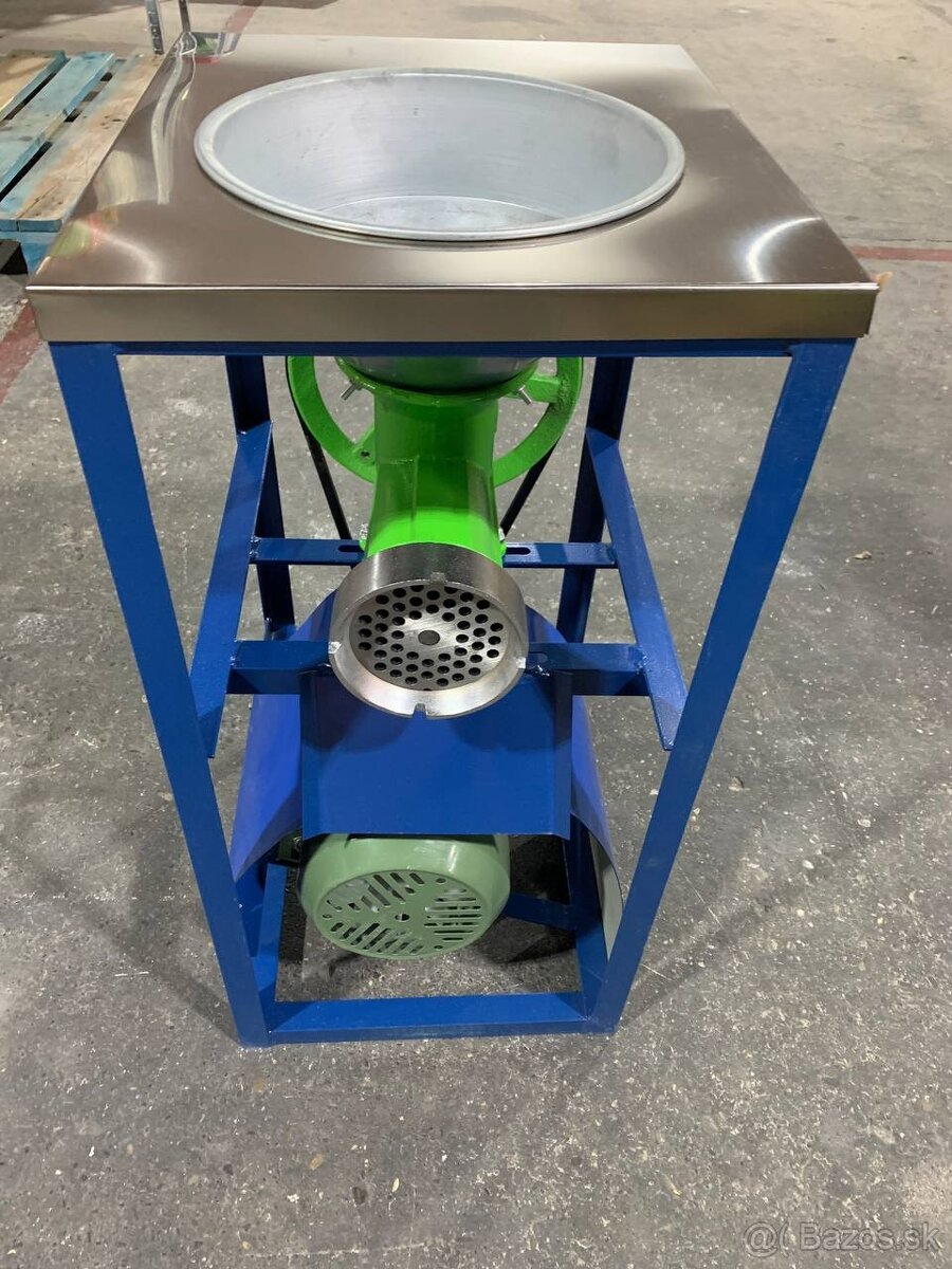 Mlynček na maso elektrické - 8