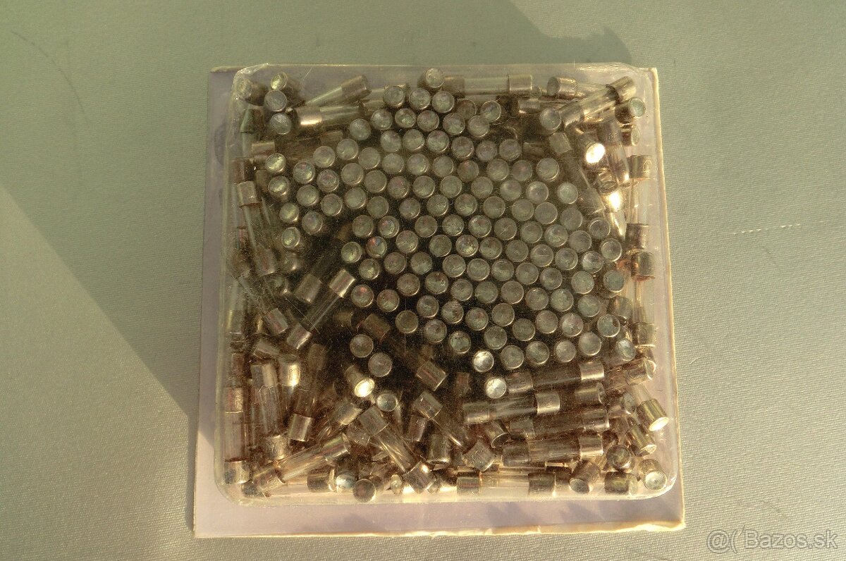 Elektro súčiastky . - 8