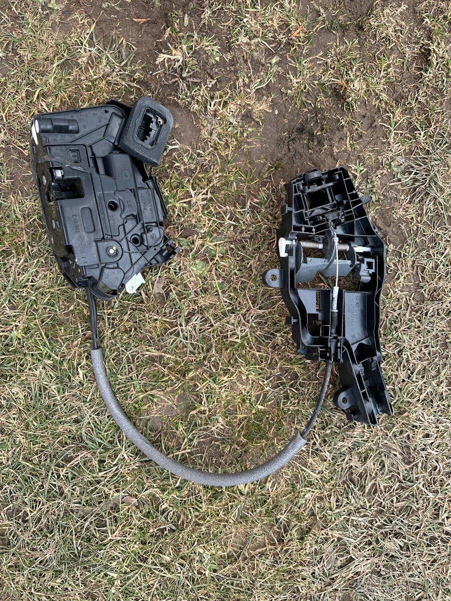 Zámok predných ľavých dverí VW Passat B8 - 8