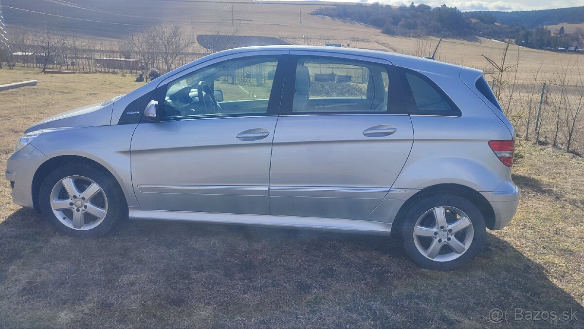 Mercedes-Benz B180 - 8