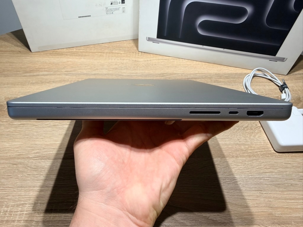 Apple MacBook Pro 16" M3 Pro 18GB / 512GB Strieborný - 8