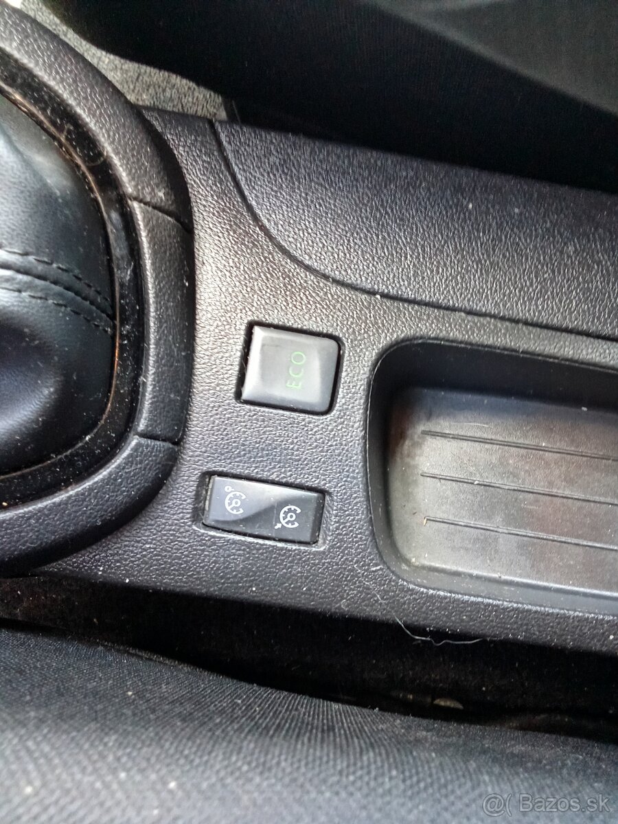 Renault Clio IV Grandtour benzín 5/2019 - 8