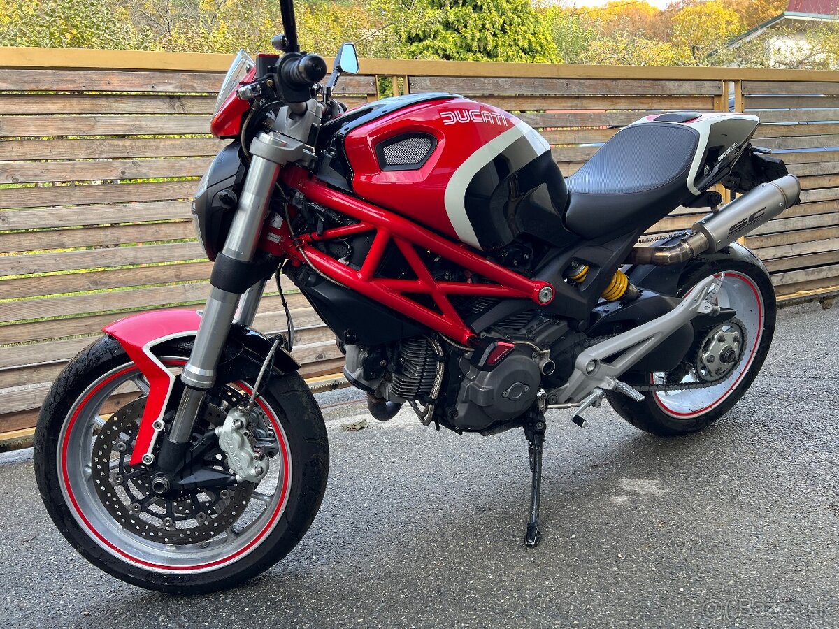 Ducati Monster 796 - 8
