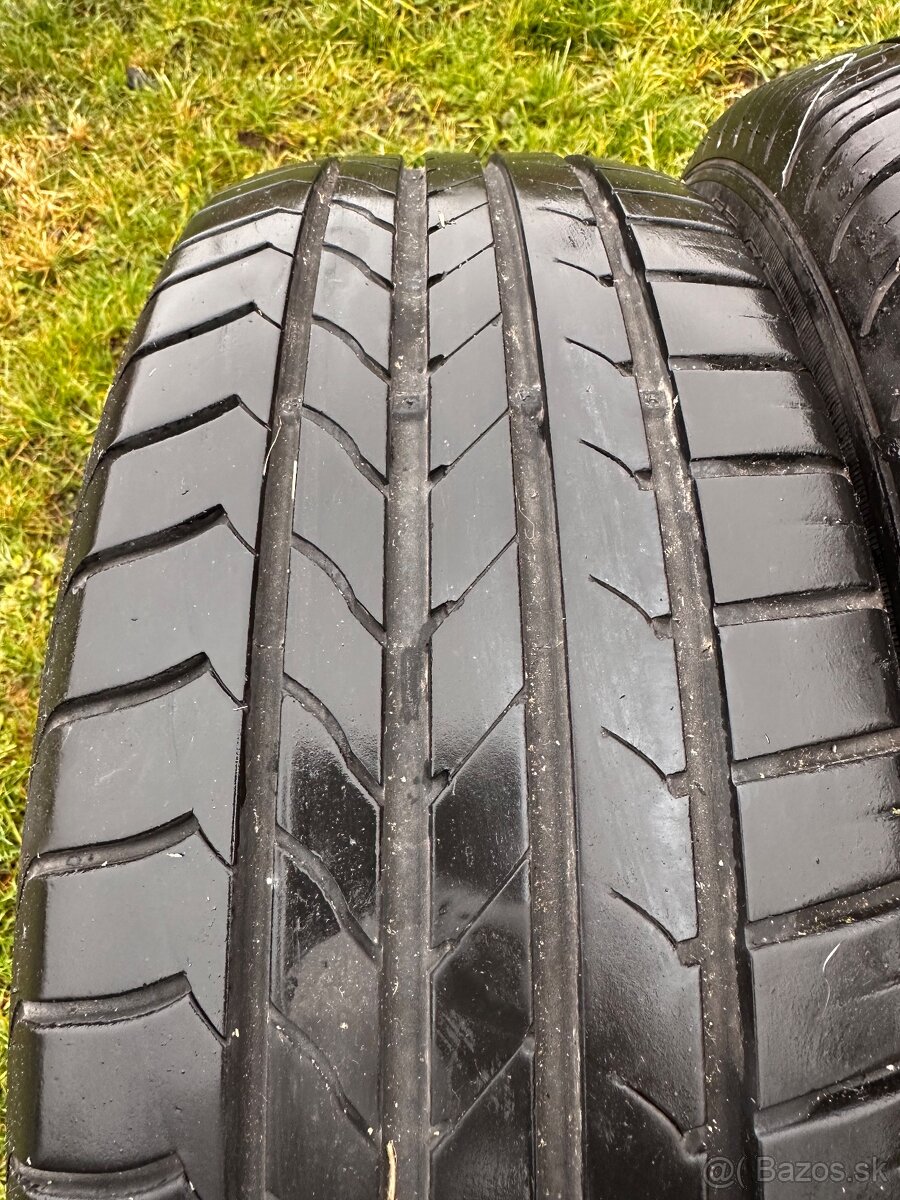 Letné Goodyear Efficient Grip 195/60R15 - 8