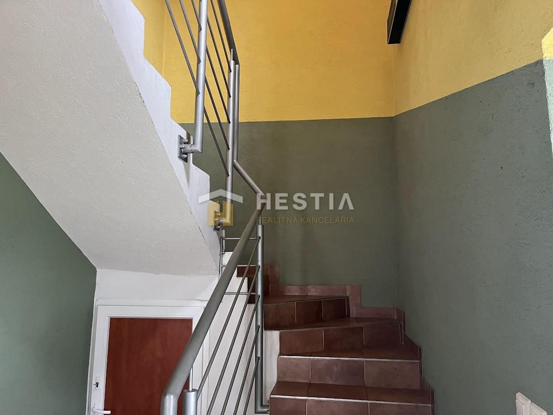 NA PREDAJ zabehnutá cukráreň/kaviareň s bytom, Čáry - 8