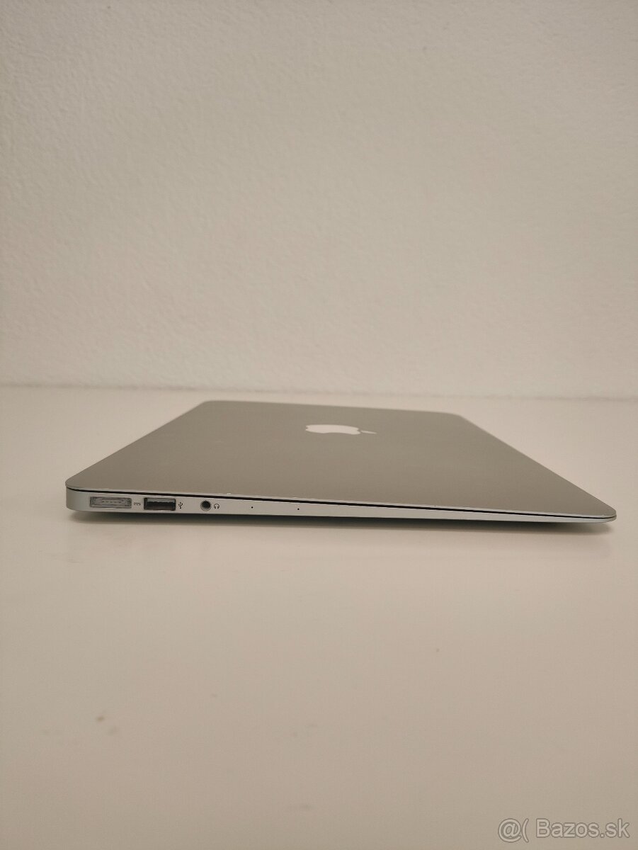 MacBook Air A1466 (2017) | i5 | 8 GB RAM | 128 GB SSD - 8