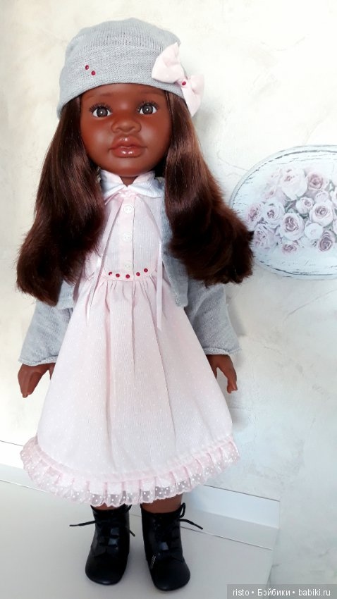 Realisticka babika A. Juan v klobuku 45 cm - 8