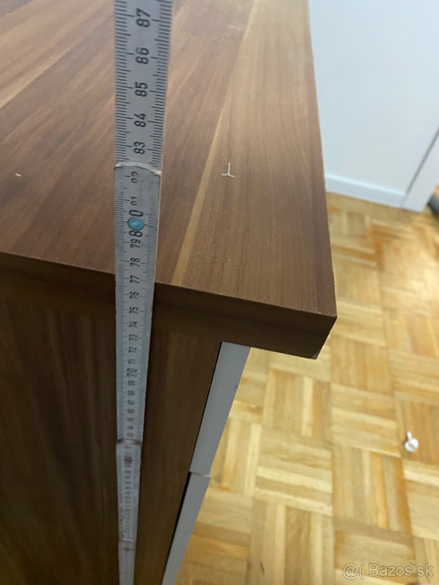 Pisaci stol a regál - 8