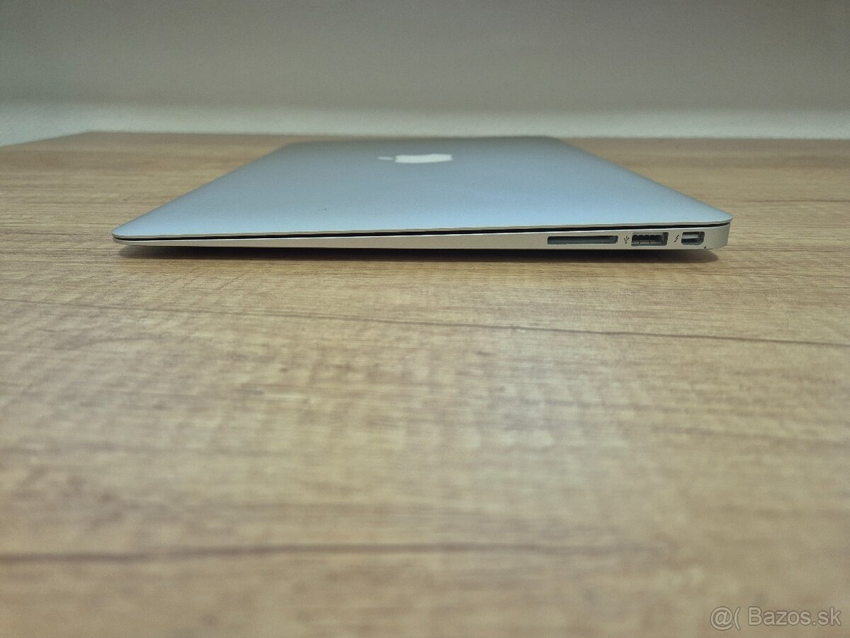 MacBook Air (13-inch, 2017) /intel Core i5/8GB RAM/128GB SSD - 8