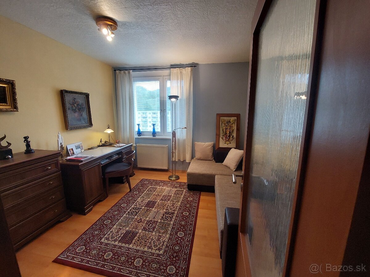 Predám priestranný 3 izbový byt v Trenčianskych Tepliciach. - 8