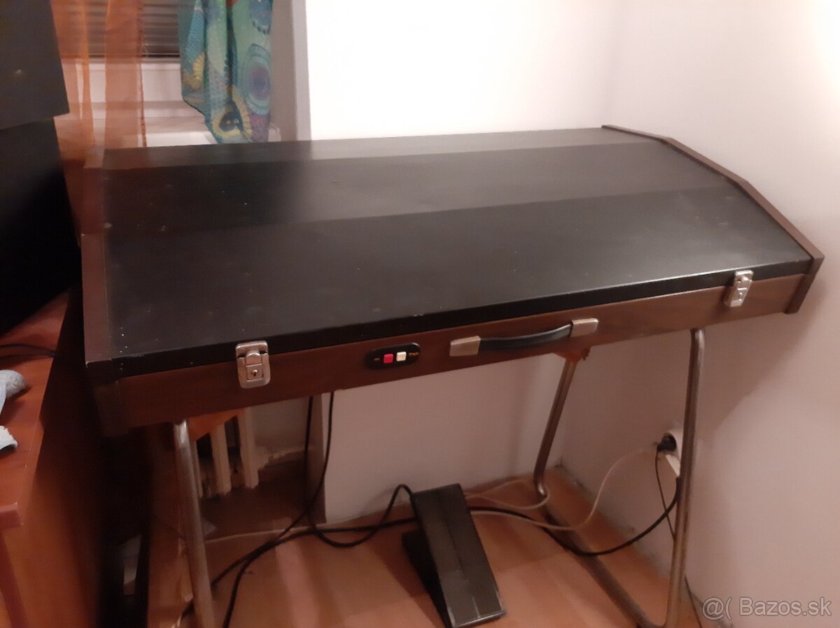 Elektricky organ Farfisa Commander - 8