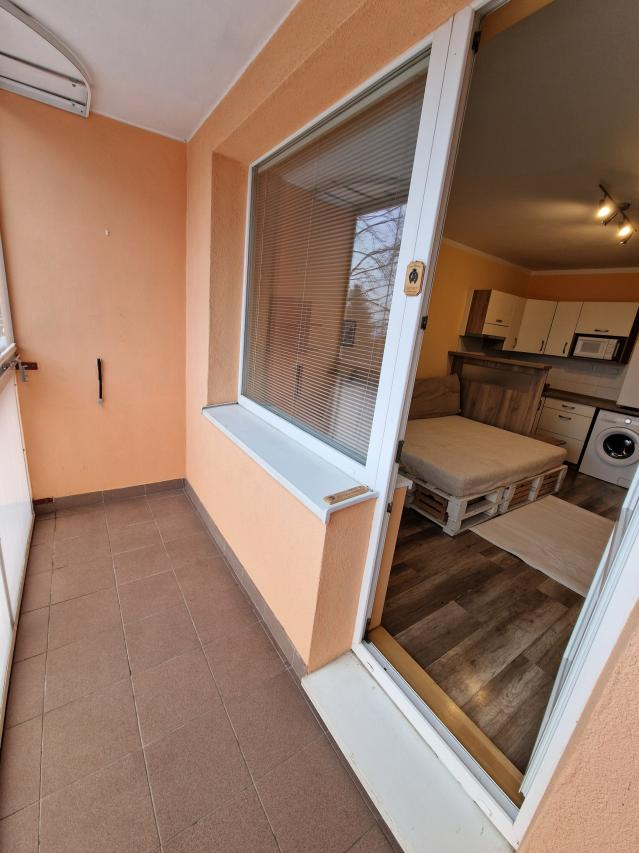 Zariadená garsónka s loggiou, Furča – Zupková ul. - 8