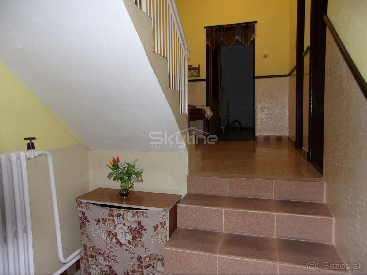 Výrazne znížená cena -predaj 4 izbový rodinný dom, 2 garáže, - 8