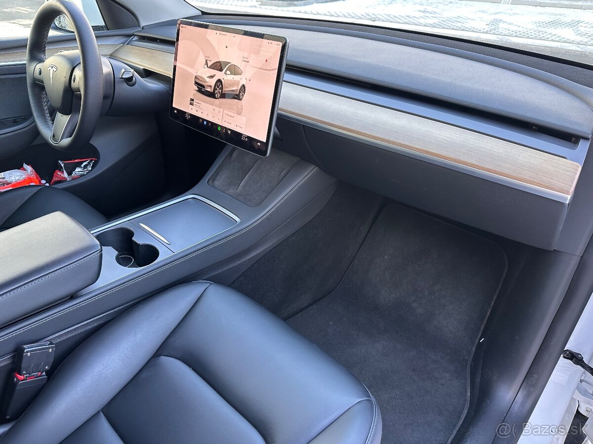 Tesla Model Y Long Range Dual Motor - 8