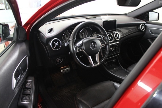 Mercedes-Benz GLA 220 d 4MATIC A/T - 8