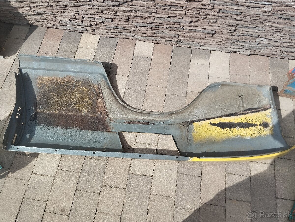 Zadný blatník Škoda 110R - 8