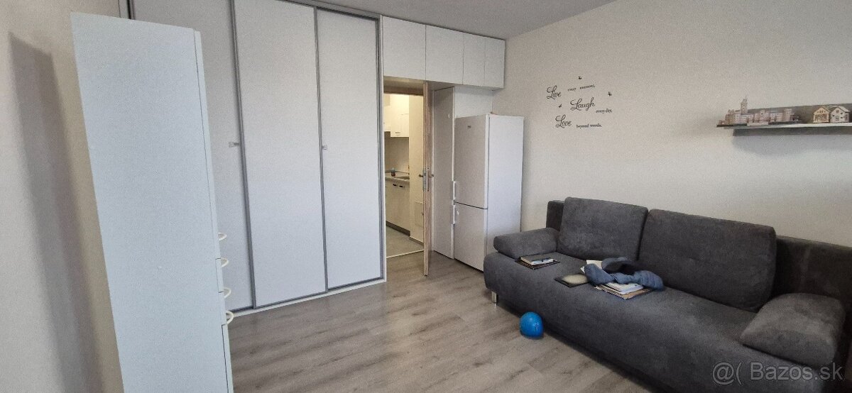 REZERVOVANÉGarsónka s loggiou, Bratislava - Vajnory - 8