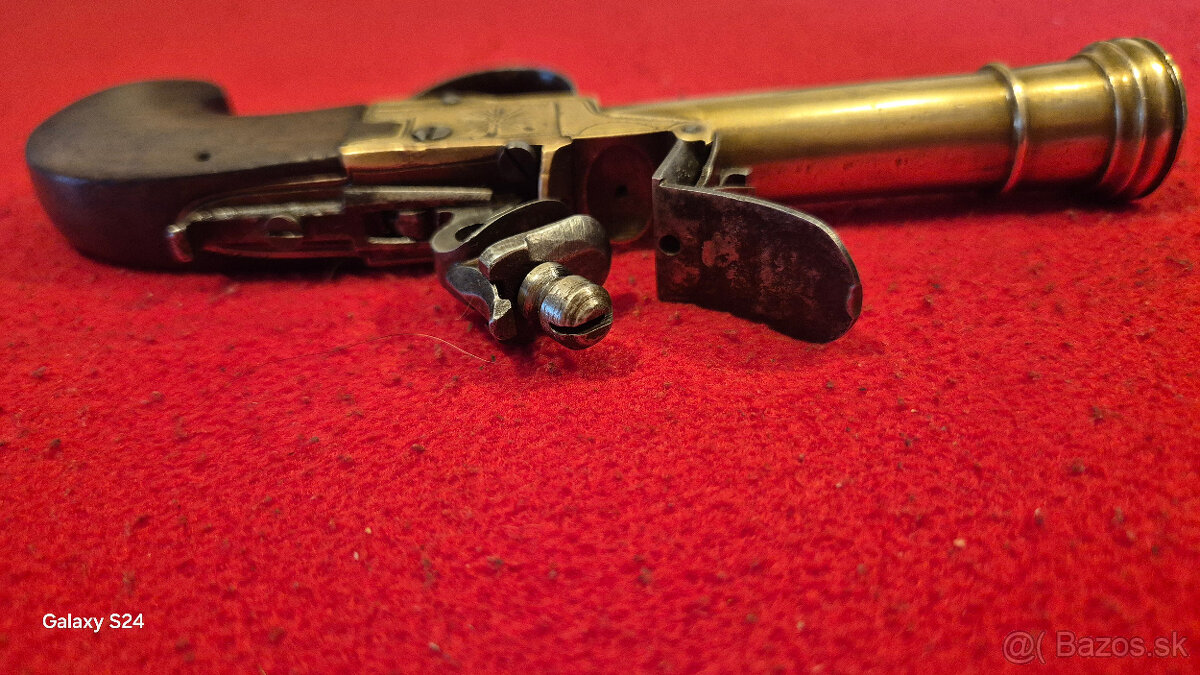 BRITSKÁ NÁMORNÁ PIŠTOL - 8