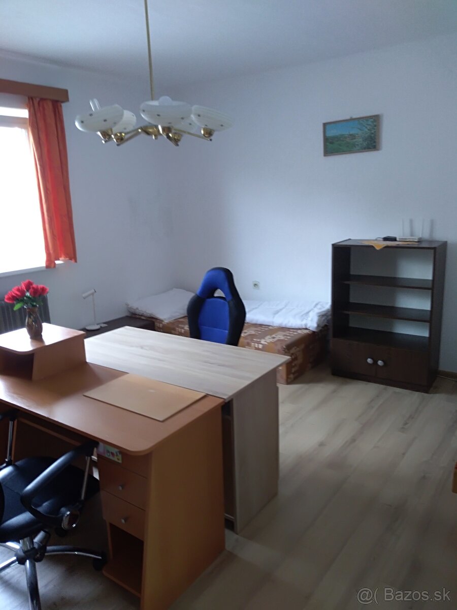 Prenájom izeb v Ružomberku - Rodinný dom - 8