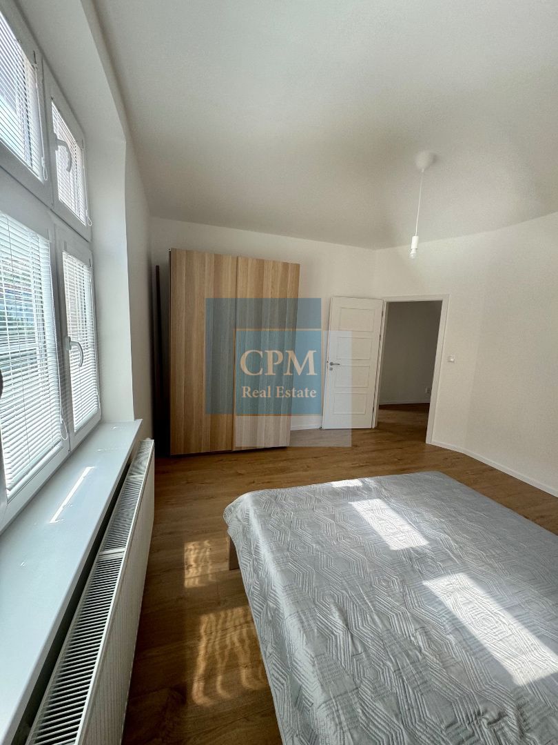 Ponúkame na prenájom 3. izbový veľký byt v centre mesta na Z - 8