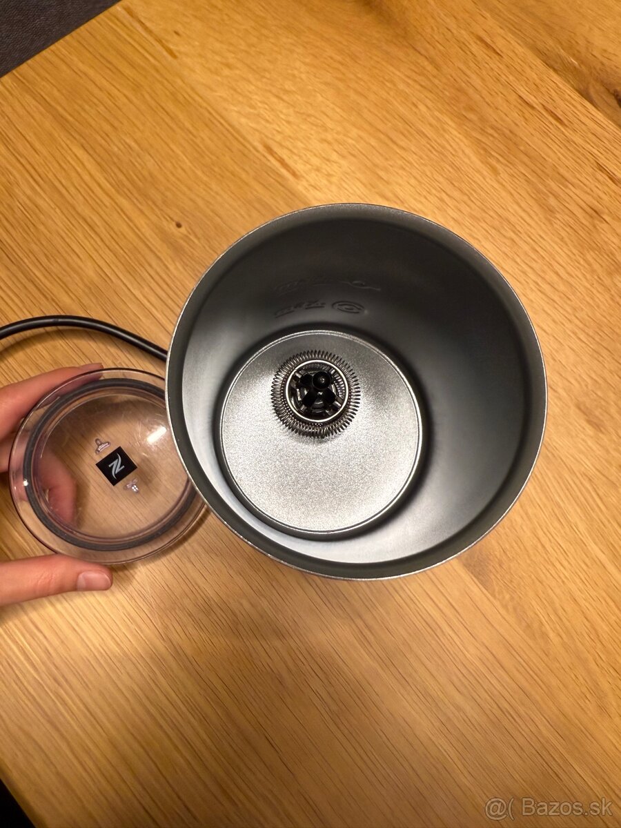 Kávovar Nespresso De'Longhi Vertuo + napeňovač šľahač mliek - 8