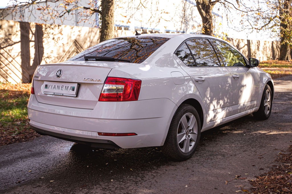 Škoda Octavia 2.0 TSI Ambition DSG - 8