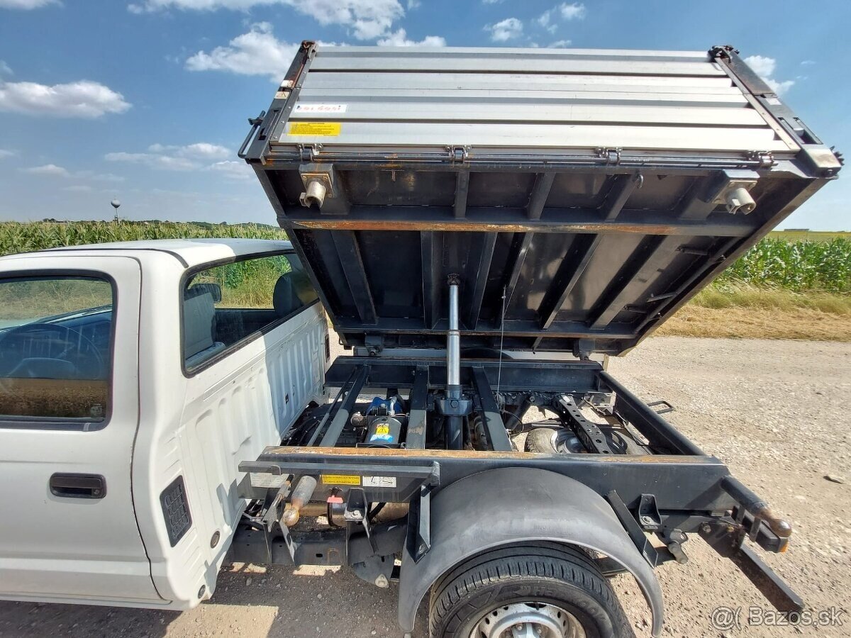 TOYOTA HILUX 3-STRANNÝ VYKLÁPAČ - 8