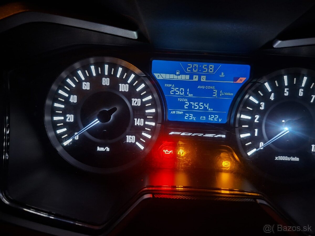 HONDA FORZA 300 - 8