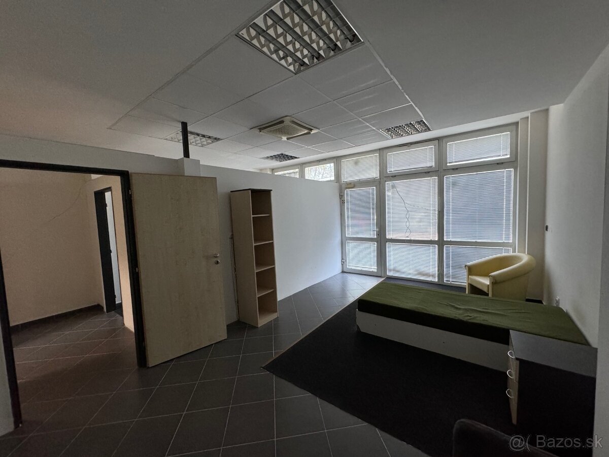 - predaj prízemného komerčného priestoru č. 4 a č. 5 o rozlo - 8