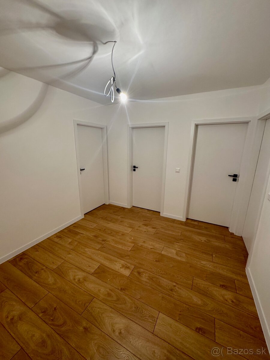 Kompletne 2025 zrekonštruovaný 3-izbový byt 81m2 na ulici J. - 8