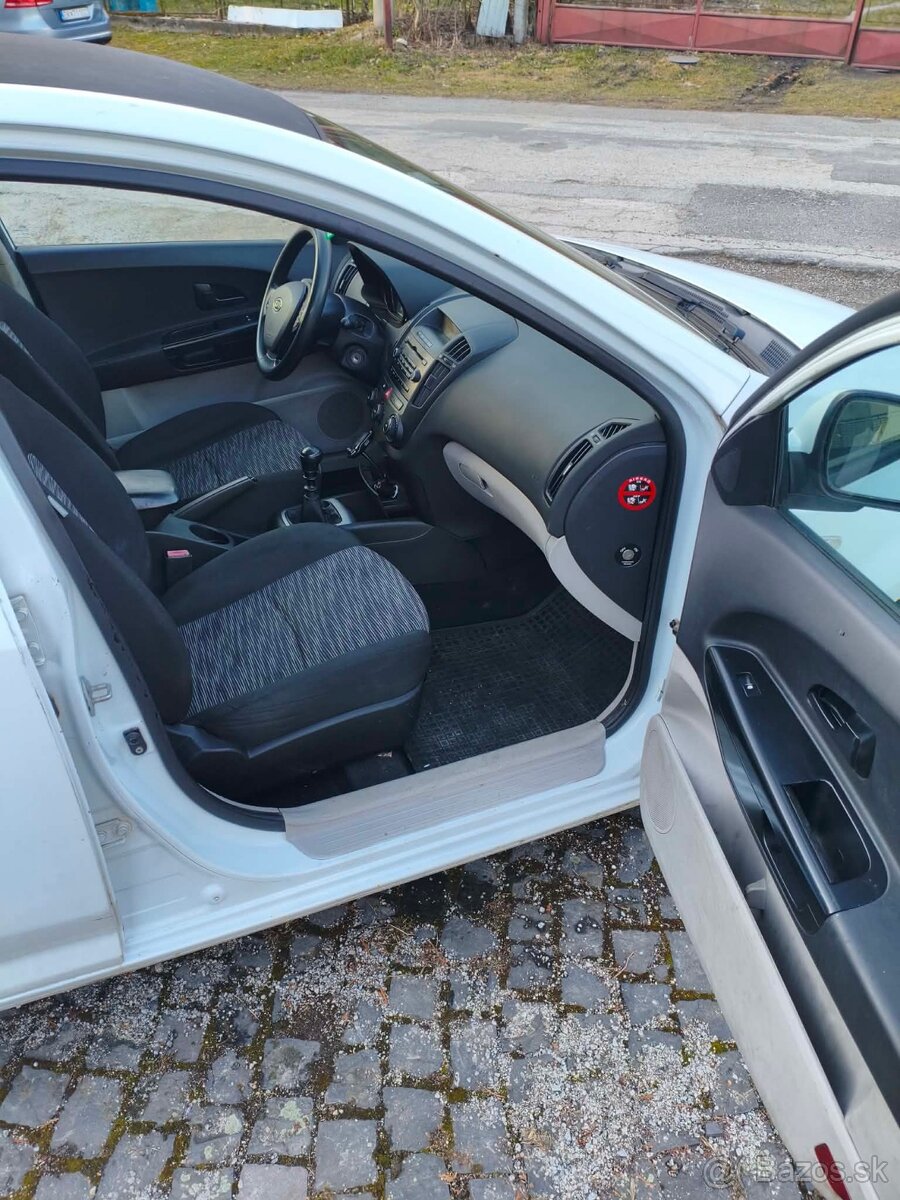 Kia ceed 1.6 crdi 84kw 6/2007 - 8