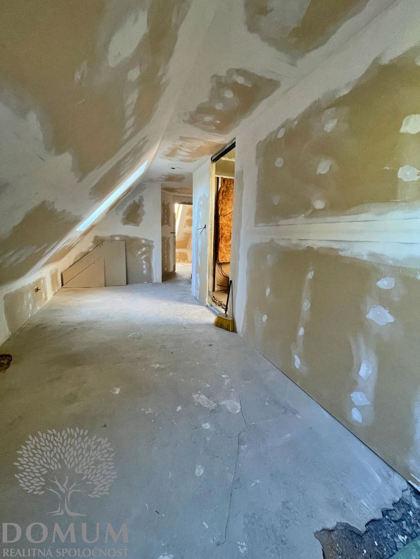 RD v Moravskom Lieskovom, pozemok 1168m2, rozsiahla rekonštr - 8