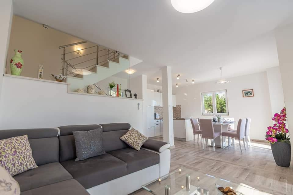 Chorvatsko-Dom s bazénom v Živogošče - 8