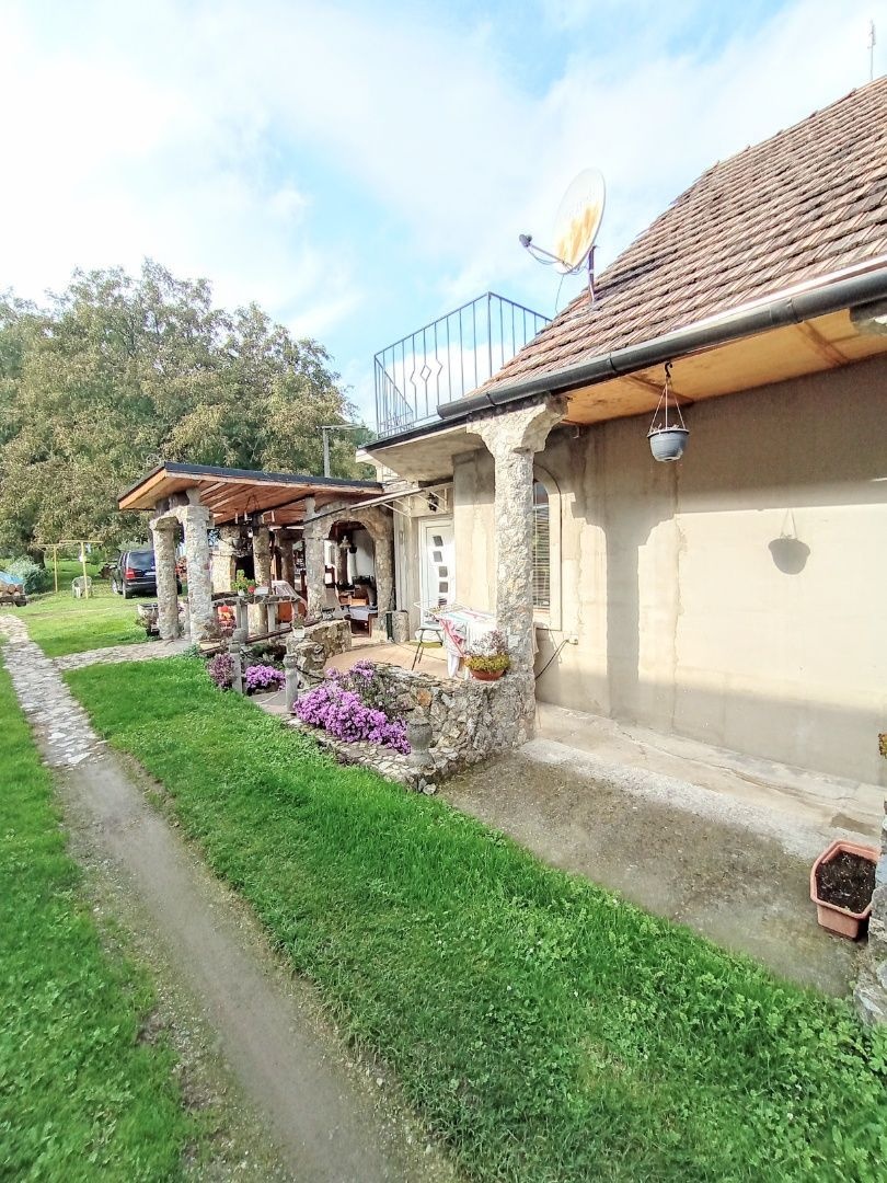 Štýlový dom v obci s výbornou občianskou vybavenosťou - 8