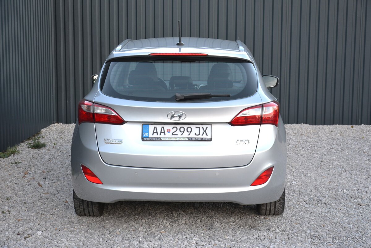 Hyundai i30 CW 1.60 SR voz, 1. maj, Serv. história, TOP výba - 8
