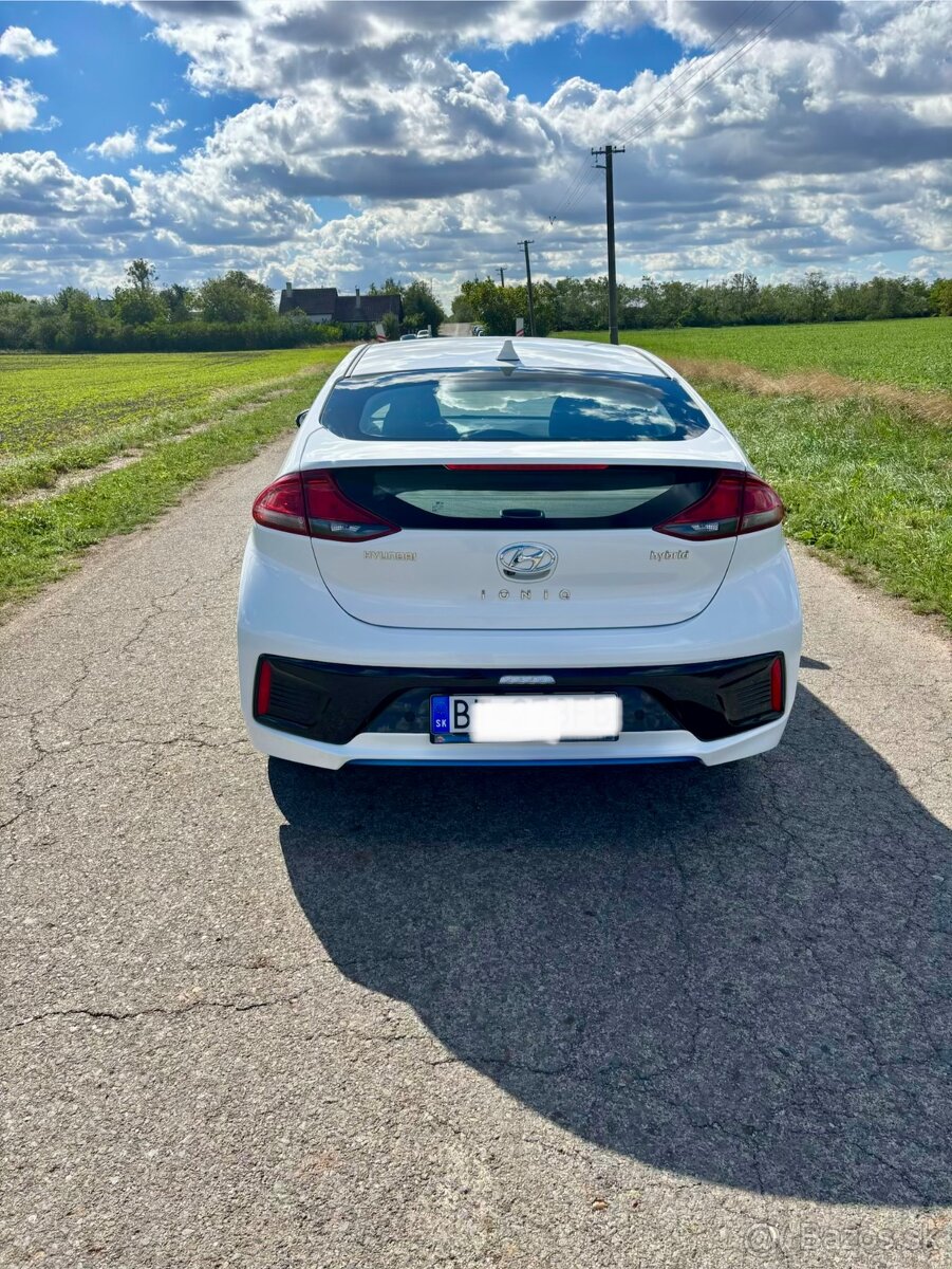 PREDÁM Hyundai Ioniq benzin hybrid - 8