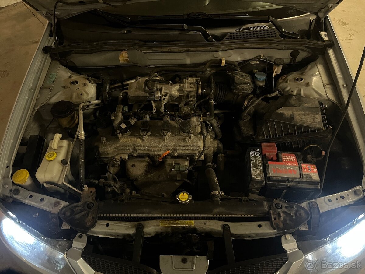 Nissan Almera 1.5 16V - 8