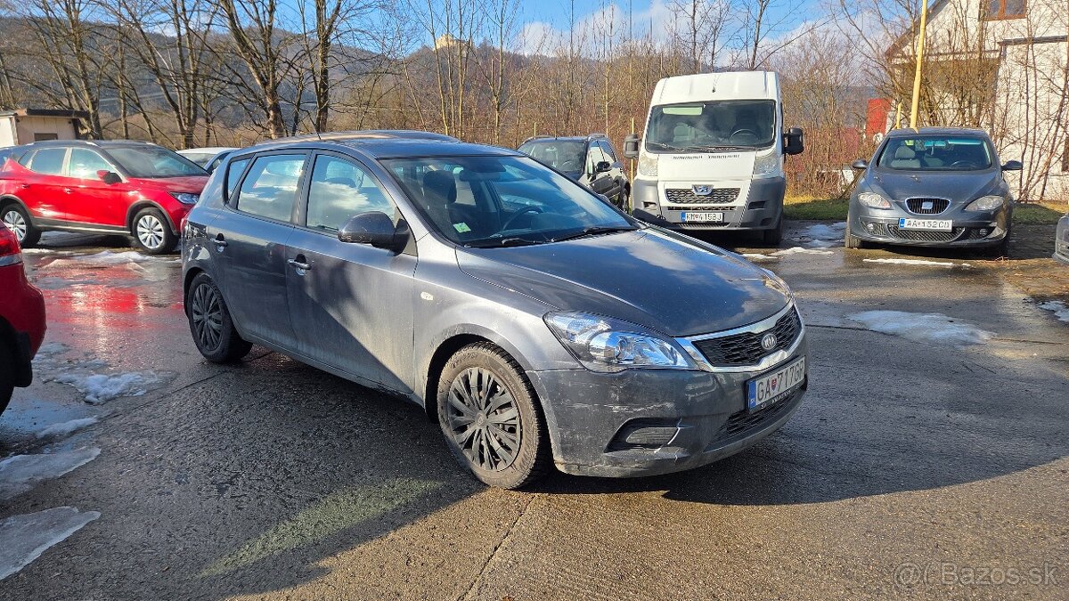 Kia Ceed 1.6 Crdi rok 2010 - 8