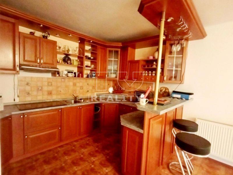 TUreality ponúka na predaj krásny rodinný dom vo Veľkej... - 8