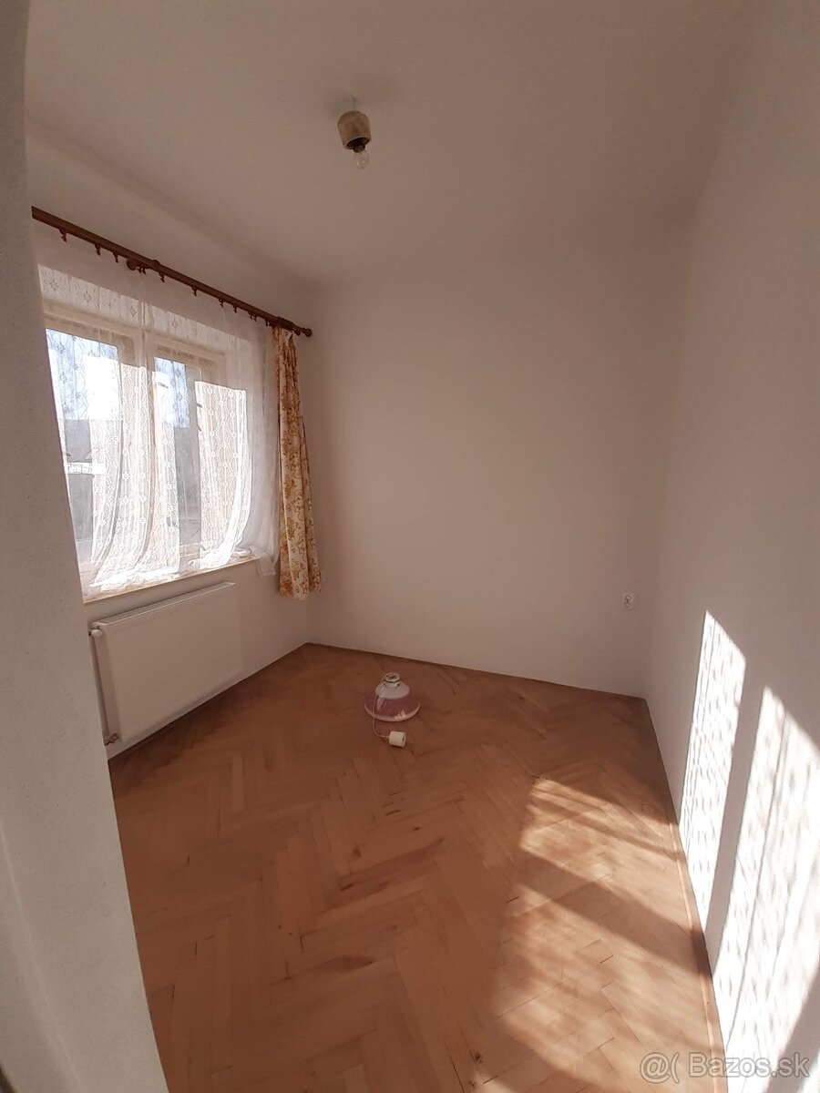 Pekný 1VM vo Veľkých Uherciach /PE - 8