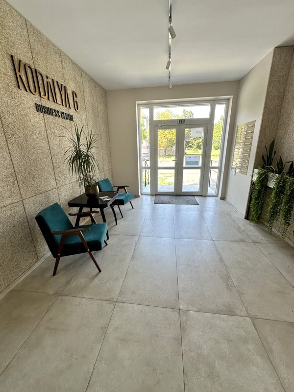 Kancelária 14,5 m2 a 17m2 priamo v meste Galanta - 8