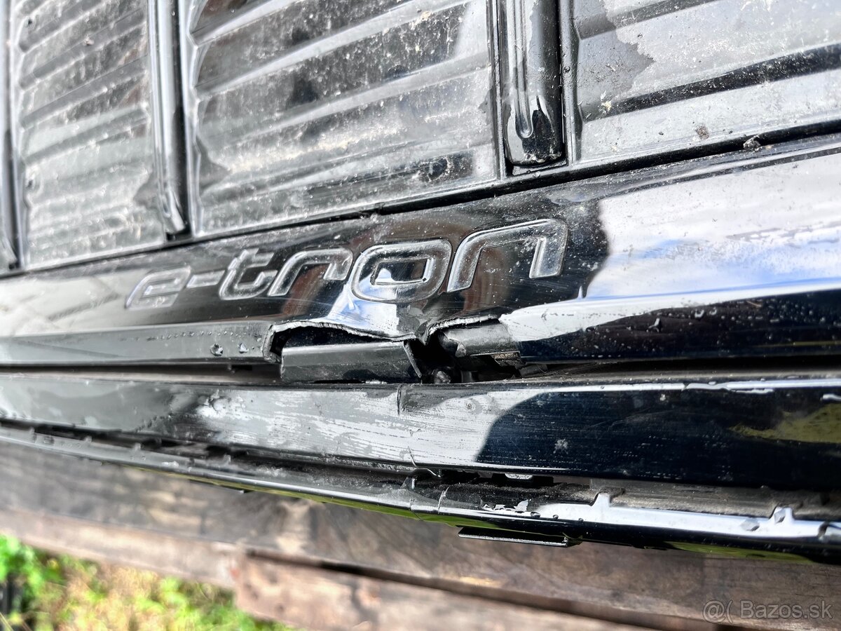 Audi e-tron predný naraznik , maska - 8
