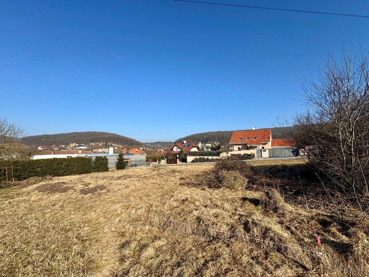 Stavebný pozemok Kanaš s Asfaltovou cestou na predaj - 8