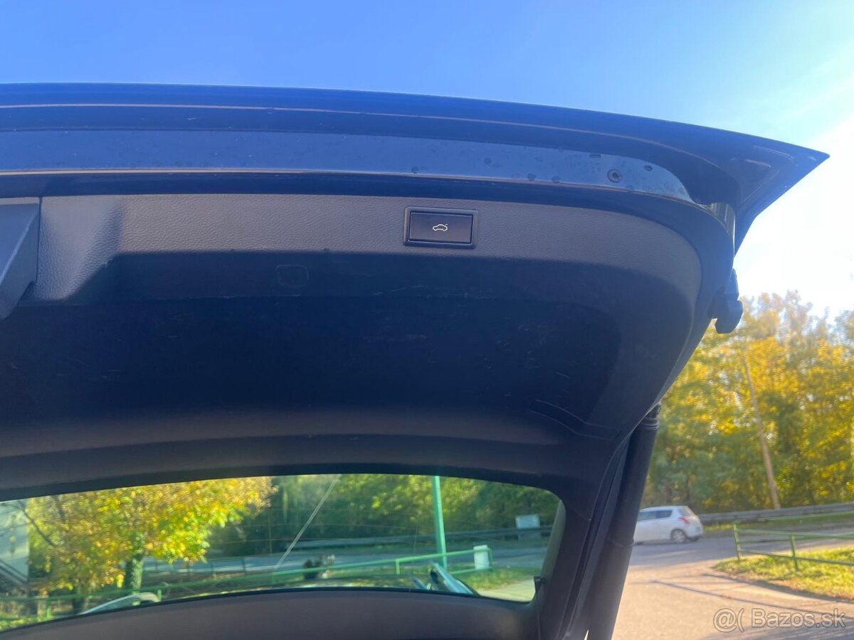 Škoda Karoq Alcantara 1,6TDi 85kw polokoža plna vybava - 8