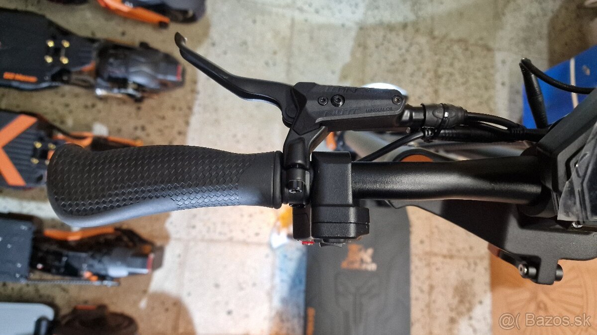 Elektrická kolobežka KUkirin G4 MaX 4000W - 8