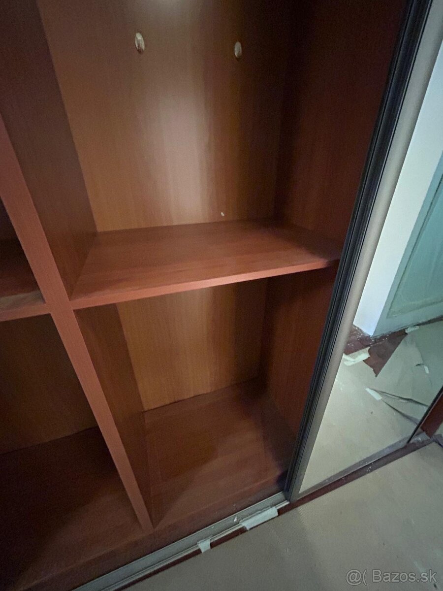Predám skriňu s posuvnými dverami - 8