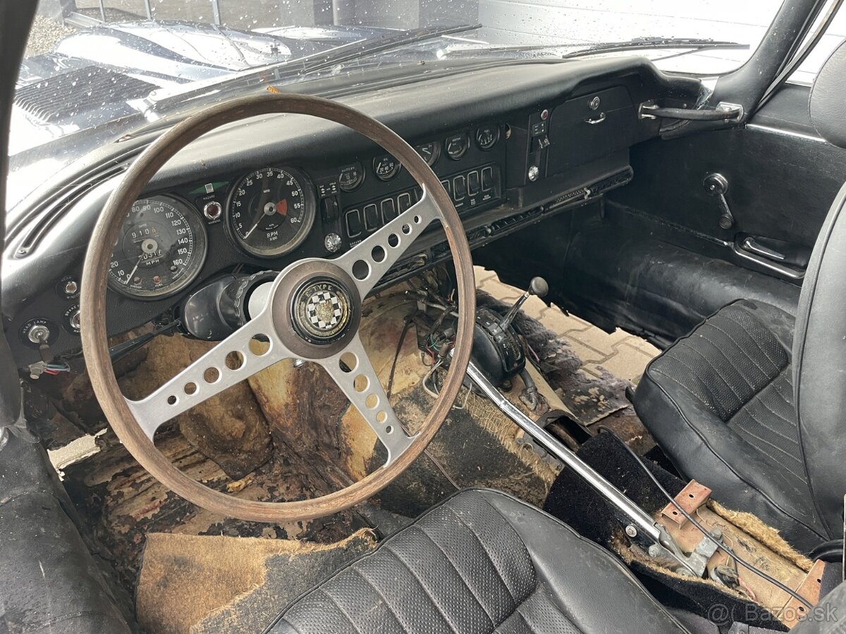 Jaguar E-type coupe 1970 Series II - 8