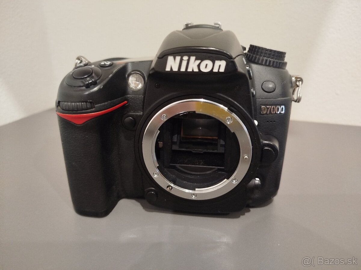 NIKON D7000 - telo - 8